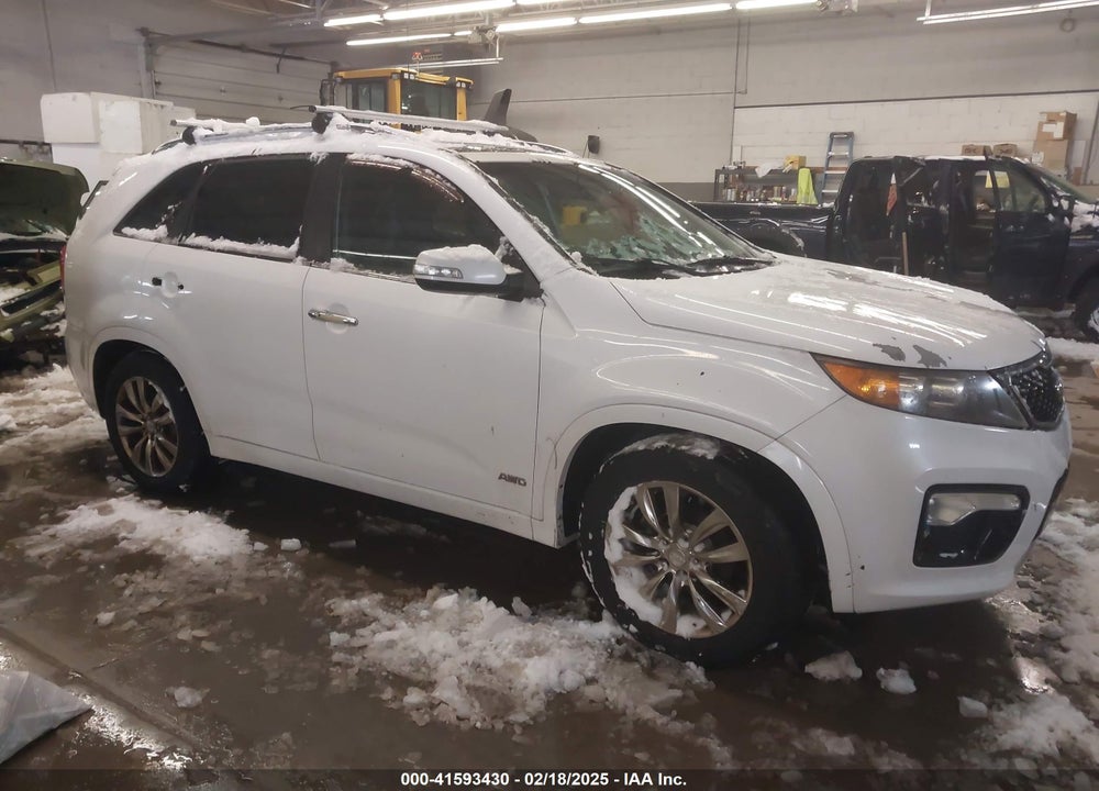 2011 KIA SORENTO SX V6 VIN: 5XYKWDA21BG100037
