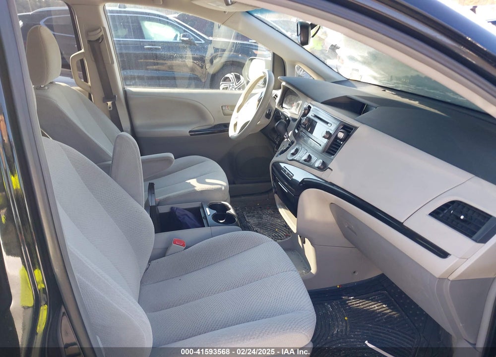 2011 TOYOTA SIENNA VIN: 5TDKK3DCXBS166180