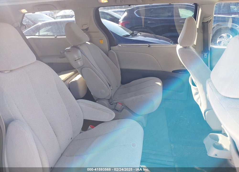 2011 TOYOTA SIENNA VIN: 5TDKK3DCXBS166180