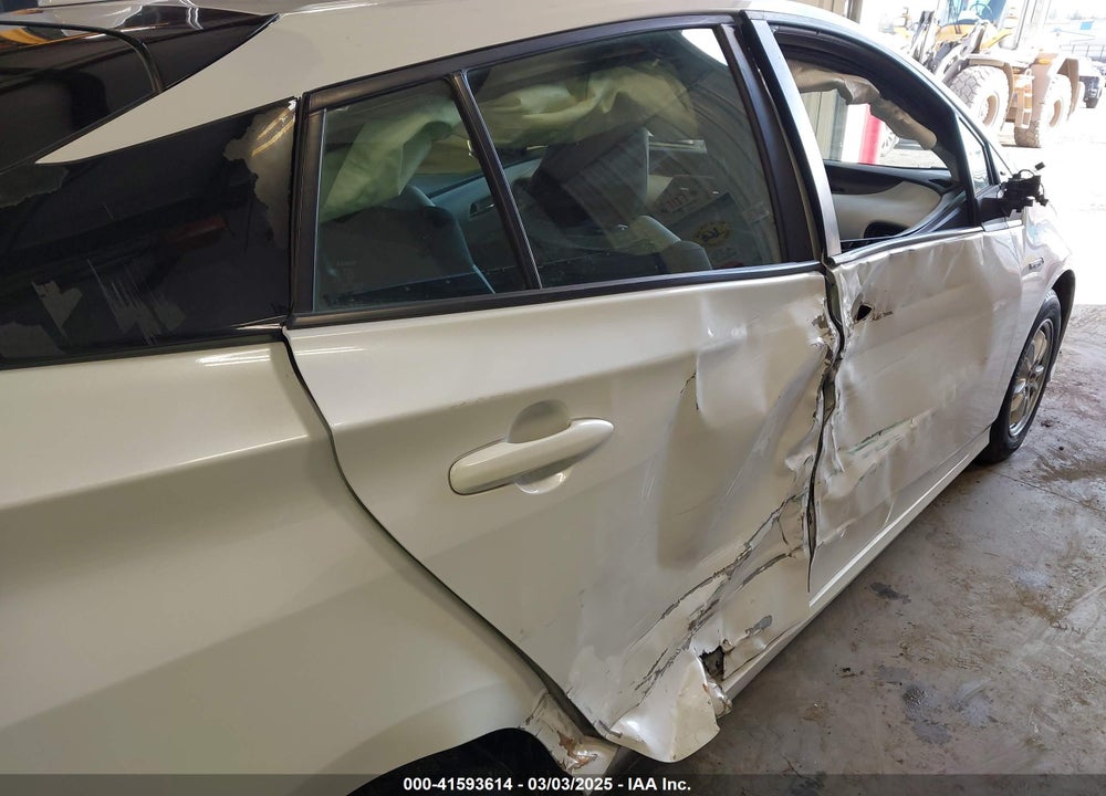 2017 TOYOTA PRIUS VIN: JTDKBRFU0H3033334