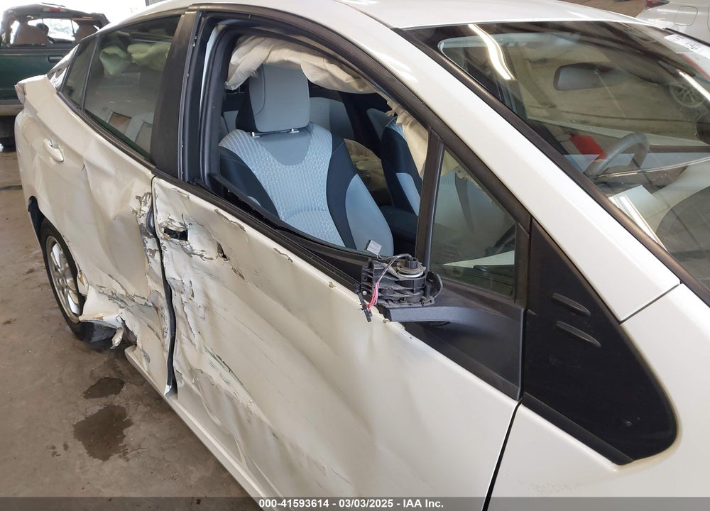 2017 TOYOTA PRIUS VIN: JTDKBRFU0H3033334