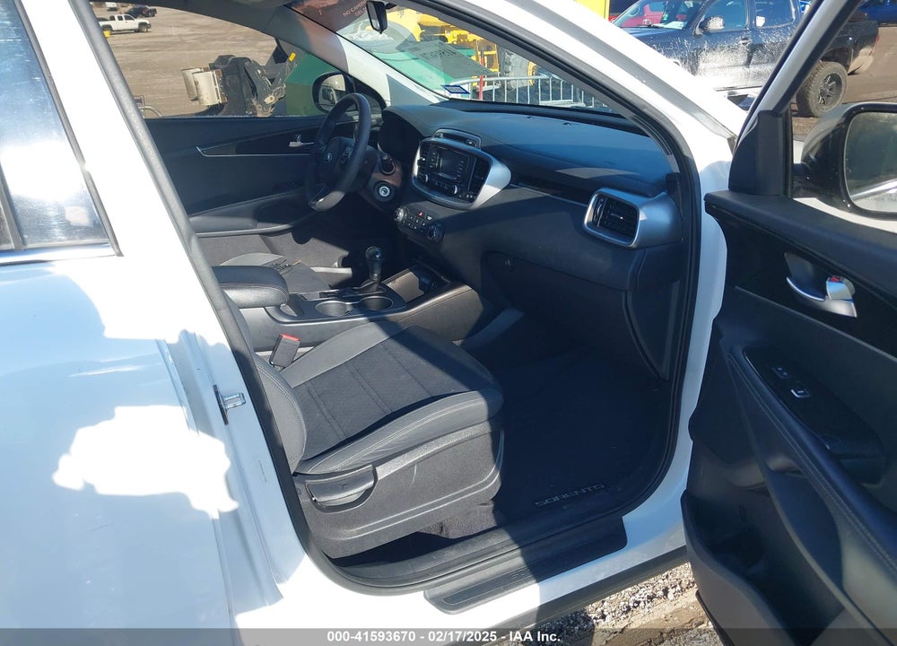 2016 KIA SORENTO 2.4L LX VIN: 5XYPG4A31GG117925