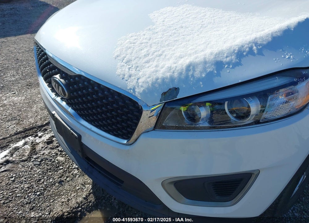 2016 KIA SORENTO 2.4L LX VIN: 5XYPG4A31GG117925
