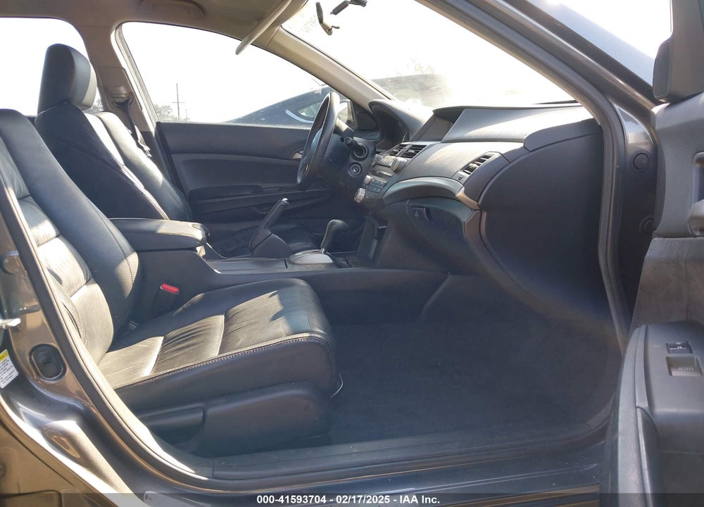 2011 HONDA ACCORD VIN: 1HGCP2F68BA112639