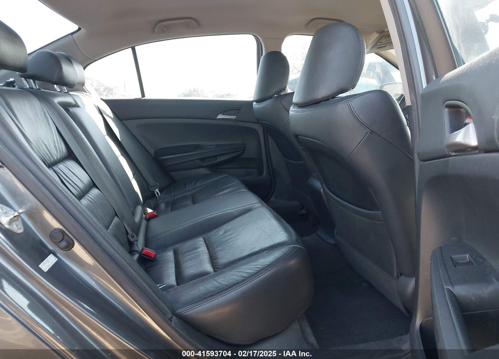 2011 HONDA ACCORD VIN: 1HGCP2F68BA112639