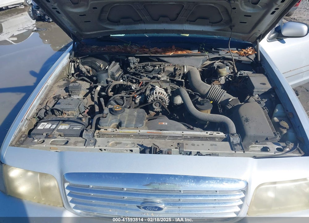 2000 FORD CROWN VICTORIA POLICE INTERCEPTOR VIN: 2FAFP71W5YX205639