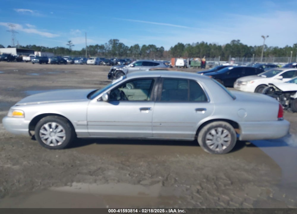 2000 FORD CROWN VICTORIA POLICE INTERCEPTOR VIN: 2FAFP71W5YX205639