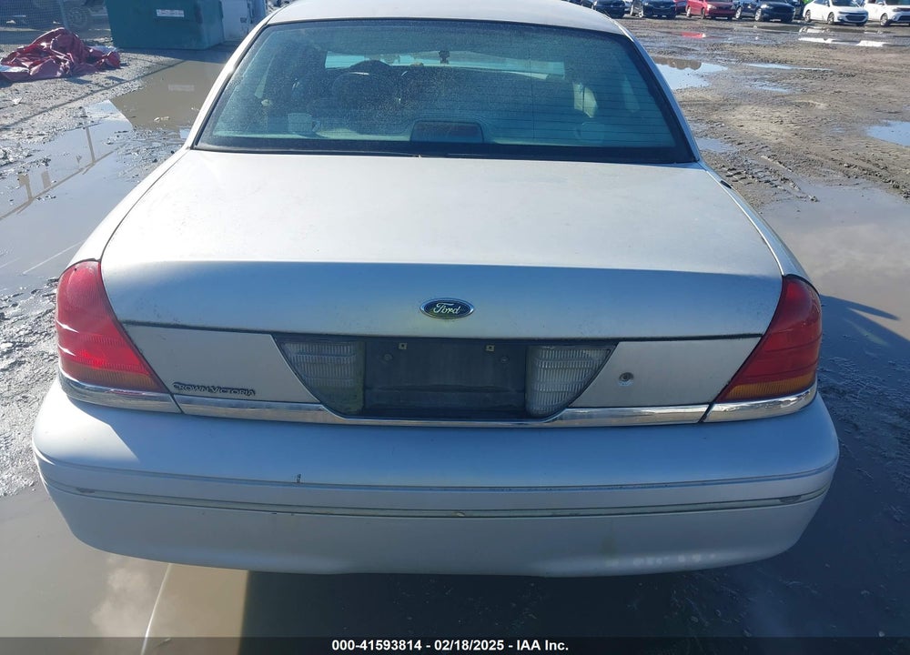 2000 FORD CROWN VICTORIA POLICE INTERCEPTOR VIN: 2FAFP71W5YX205639