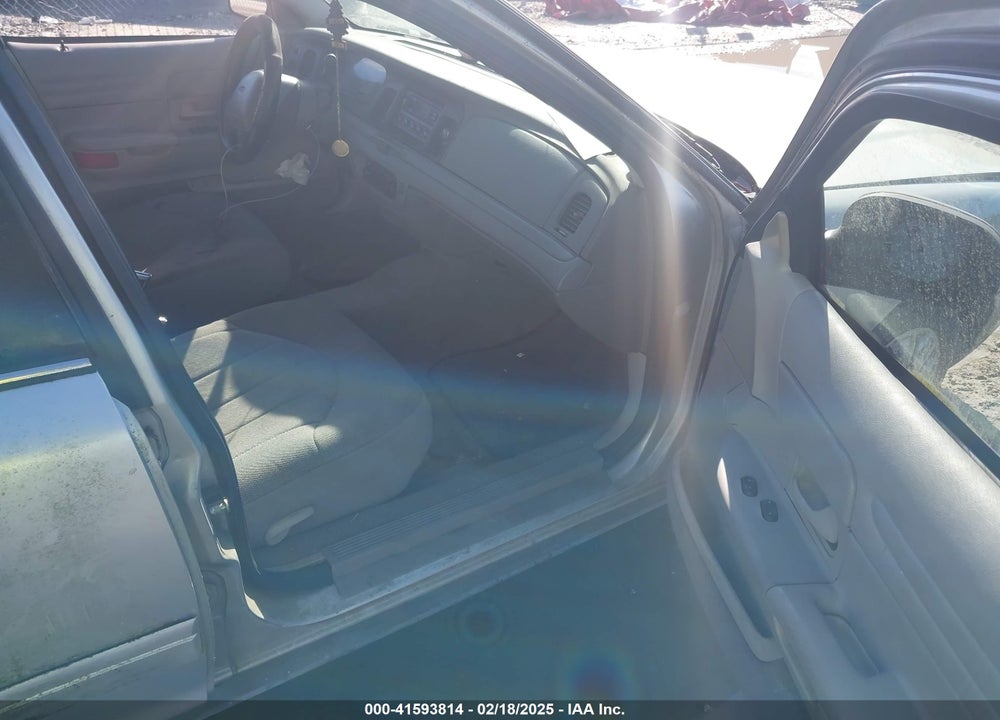 2000 FORD CROWN VICTORIA POLICE INTERCEPTOR VIN: 2FAFP71W5YX205639
