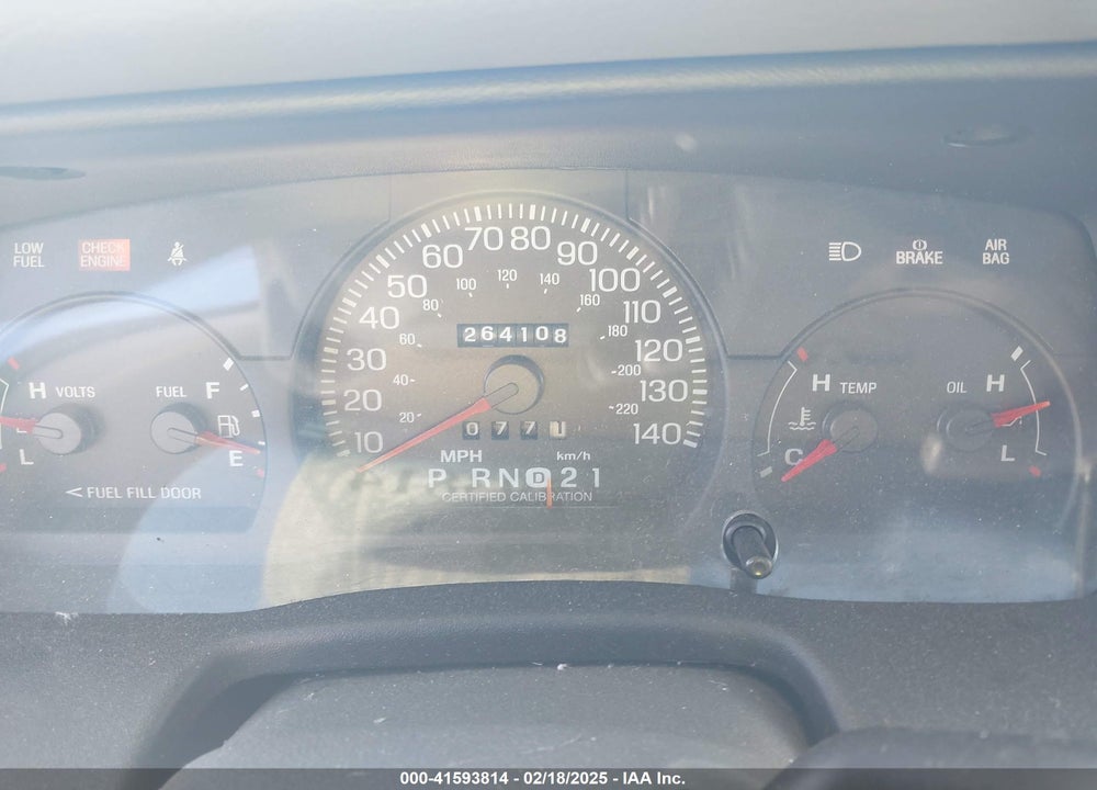 2000 FORD CROWN VICTORIA POLICE INTERCEPTOR VIN: 2FAFP71W5YX205639