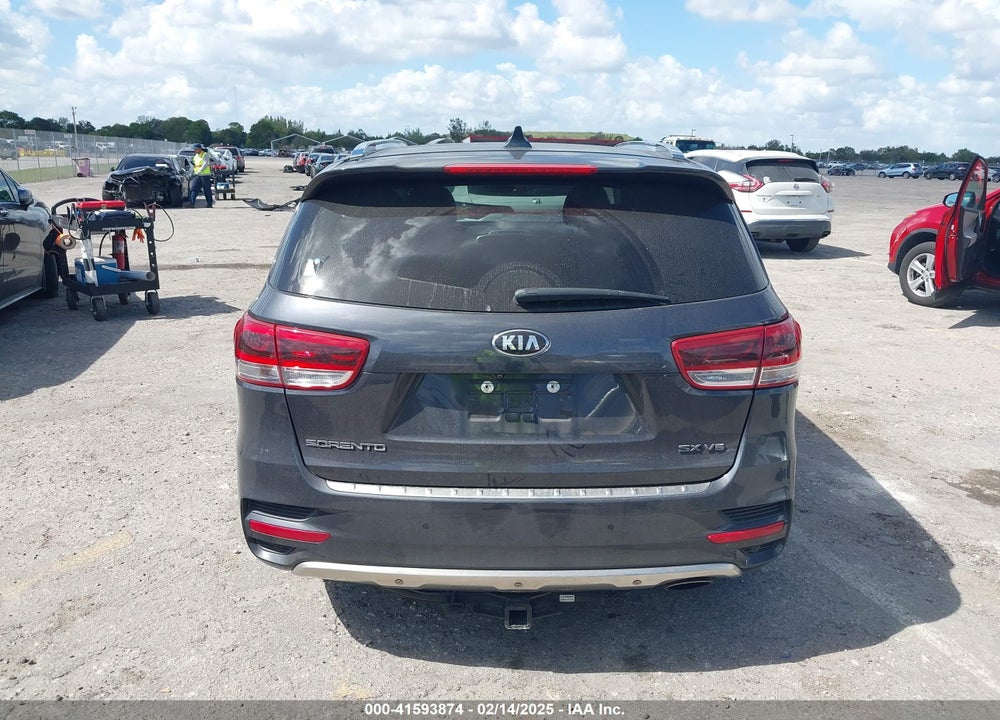 2018 KIA SORENTO 3.3L SX VIN: 5XYPK4A53JG396897