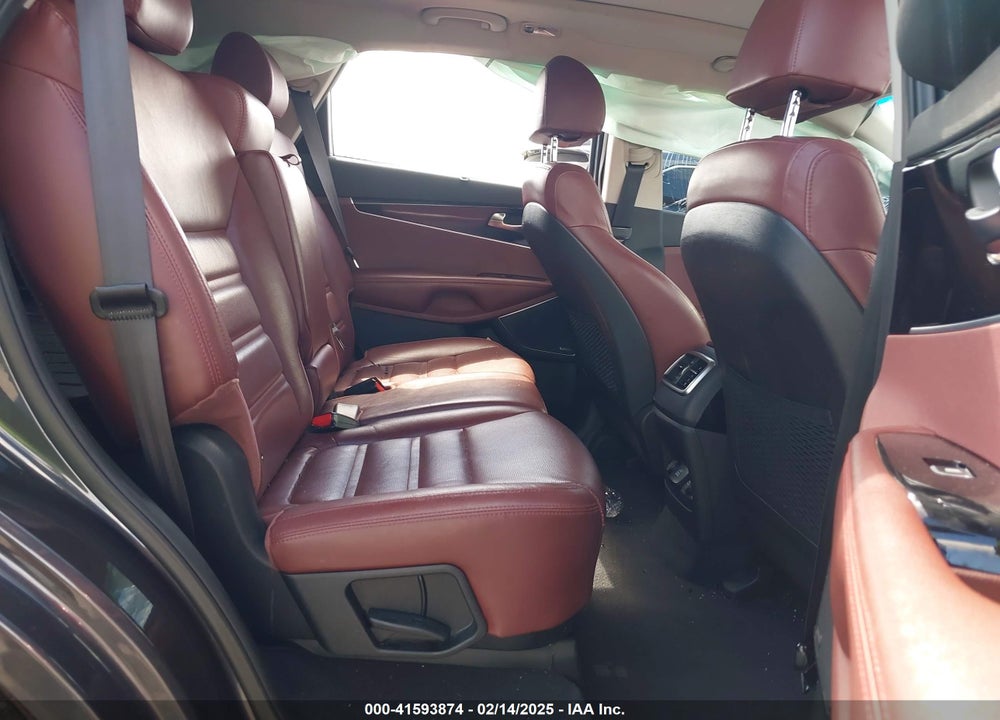 2018 KIA SORENTO 3.3L SX VIN: 5XYPK4A53JG396897