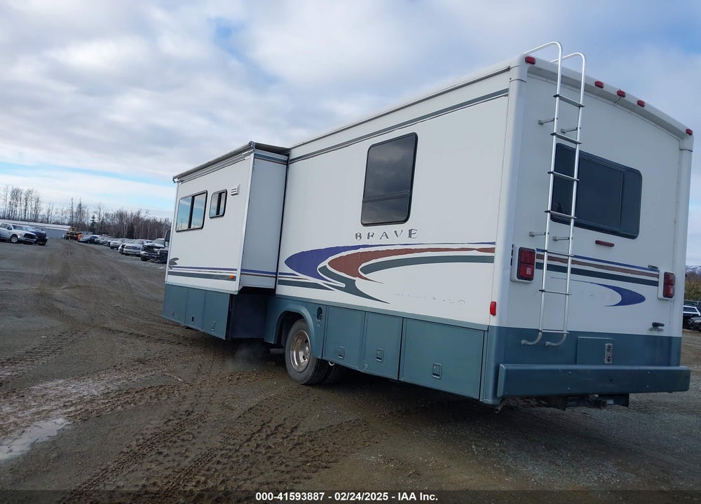 2000 WORKHORSE CUSTOM CHASSIS MOTORHOME CHASSIS P3500 VIN: 5B4LP37J8Y3324015