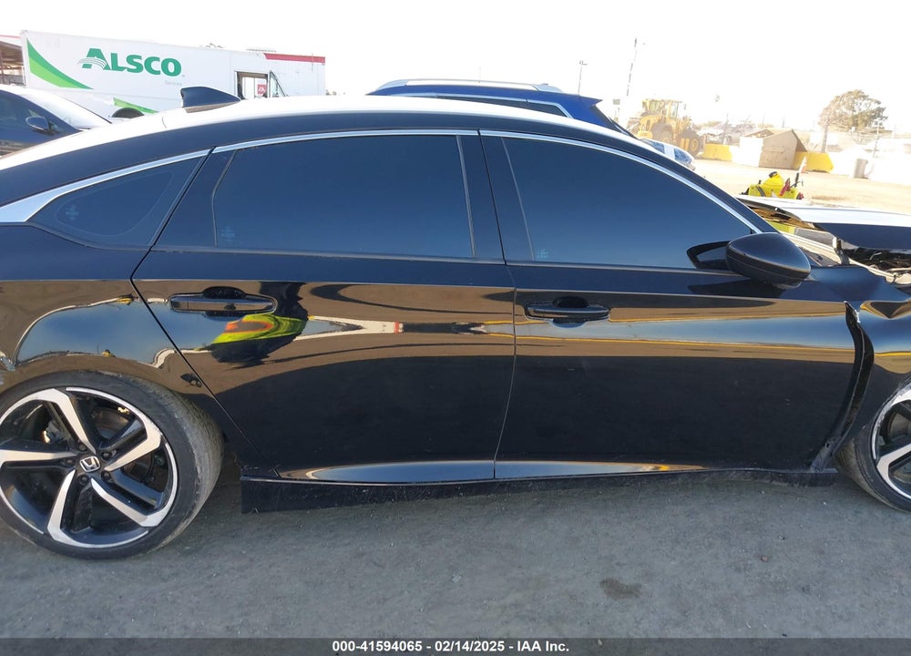 2018 HONDA ACCORD VIN: 1HGCV1F32JA061384