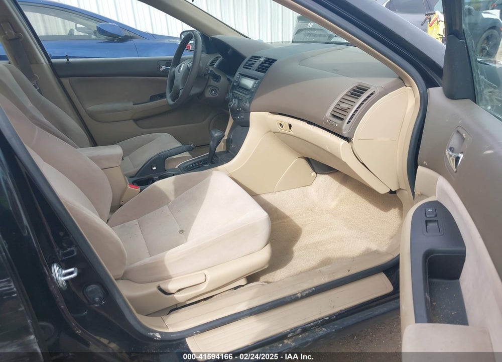 2004 HONDA ACCORD 2.4 LX VIN: JHMCM56364C038433