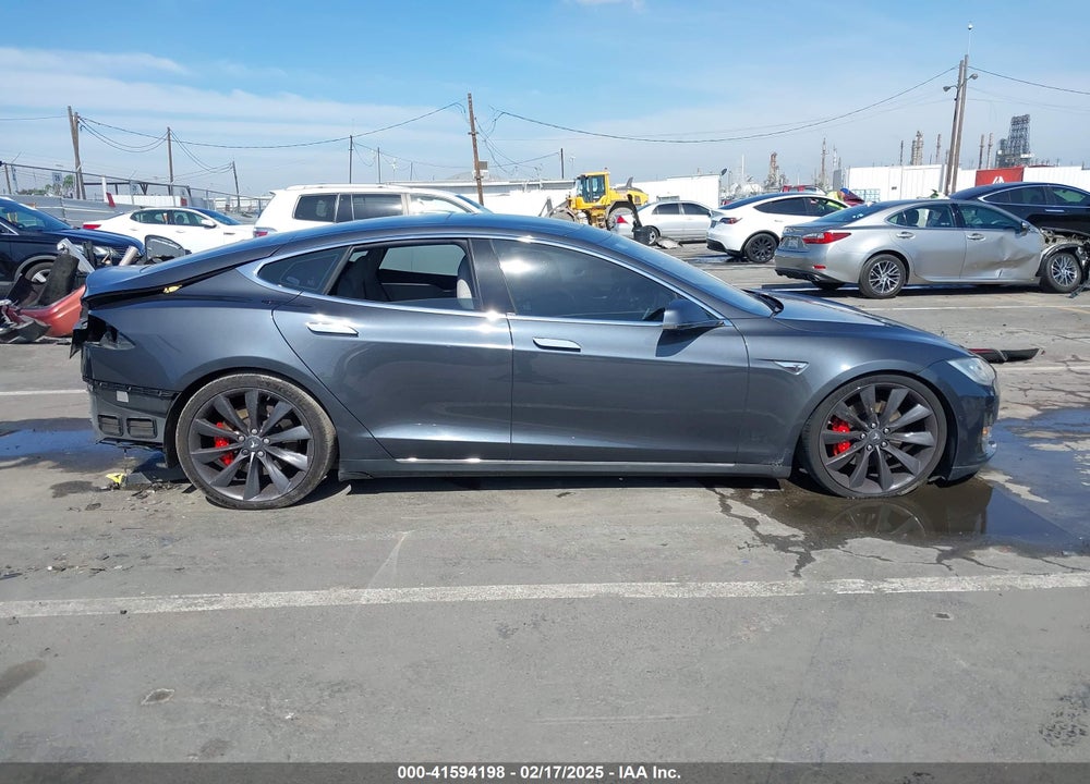 2015 TESLA MODEL S 85D/P85D VIN: 5YJSA1E41FF110217