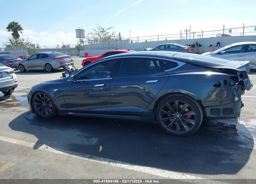 2015 TESLA MODEL S 85D/P85D VIN: 5YJSA1E41FF110217