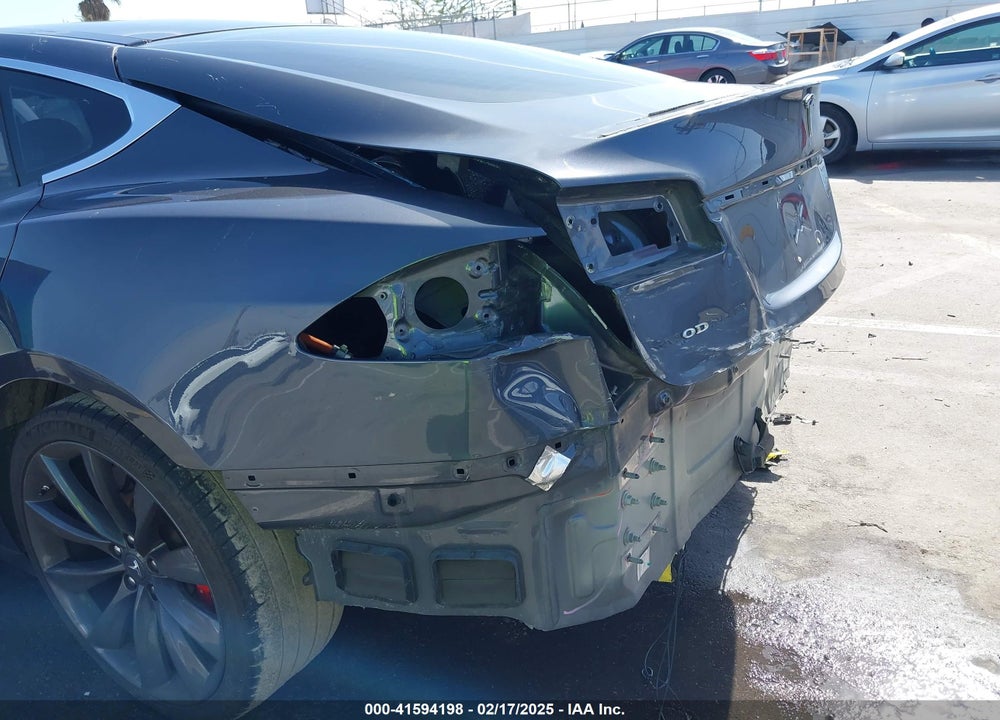2015 TESLA MODEL S 85D/P85D VIN: 5YJSA1E41FF110217
