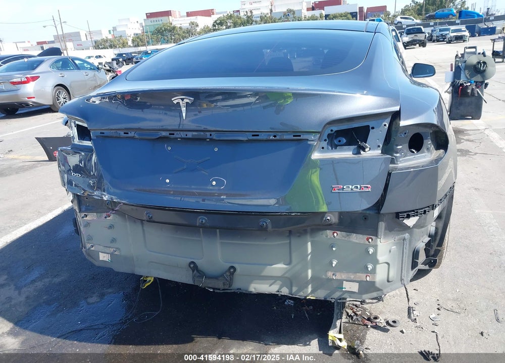 2015 TESLA MODEL S 85D/P85D VIN: 5YJSA1E41FF110217