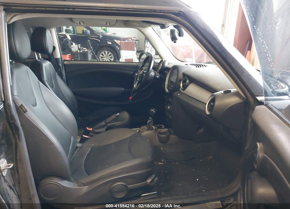 2011 MINI COOPER CLUBMAN VIN: WMWZF3C50BT188693