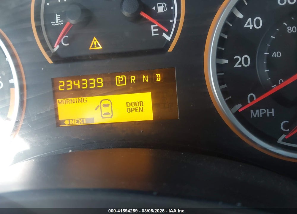 2011 NISSAN ARMADA SV VIN: 5N1BA0ND7BN613929