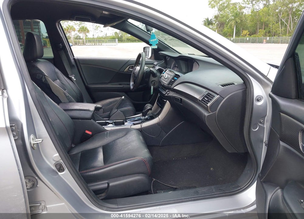 2017 HONDA ACCORD VIN: 1HGCR2F18HA203420