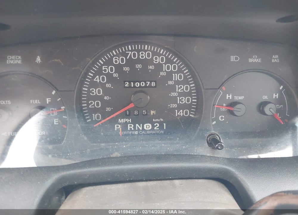 2002 FORD CROWN VICTORIA NATURAL GAS VEHICLE/POLICE/POLICE STREET APPEARANCE VIN: 2FAFP71W52X143053