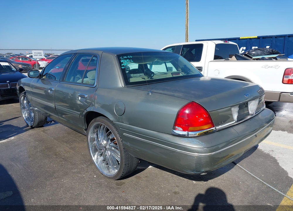 2002 FORD CROWN VICTORIA NATURAL GAS VEHICLE/POLICE/POLICE STREET APPEARANCE VIN: 2FAFP71W52X143053