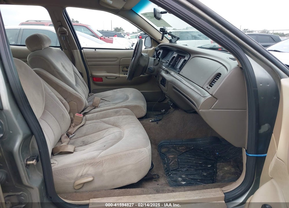 2002 FORD CROWN VICTORIA NATURAL GAS VEHICLE/POLICE/POLICE STREET APPEARANCE VIN: 2FAFP71W52X143053