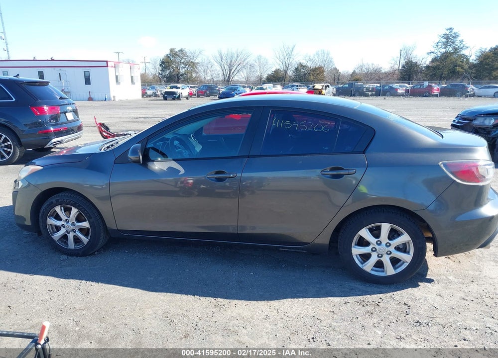 2011 MAZDA 3 I TOURING VIN: JM1BL1VF1B1368204