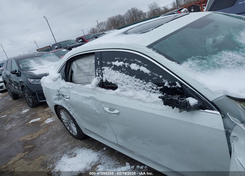 2017 VOLKSWAGEN PASSAT VIN: 1VWBT7A30HC039387