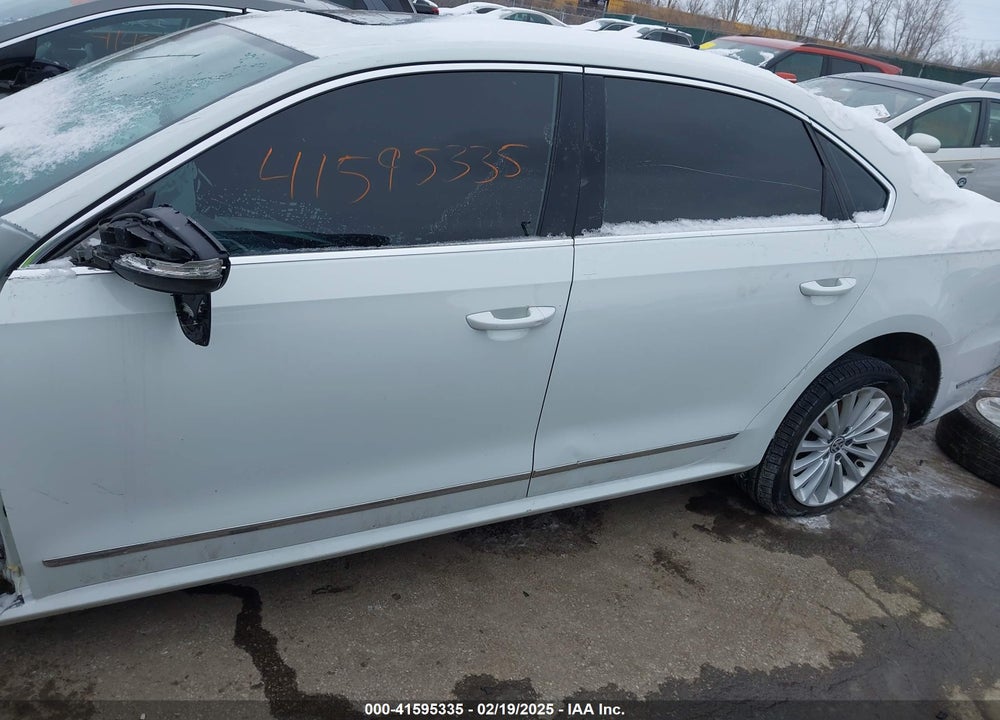 2017 VOLKSWAGEN PASSAT VIN: 1VWBT7A30HC039387