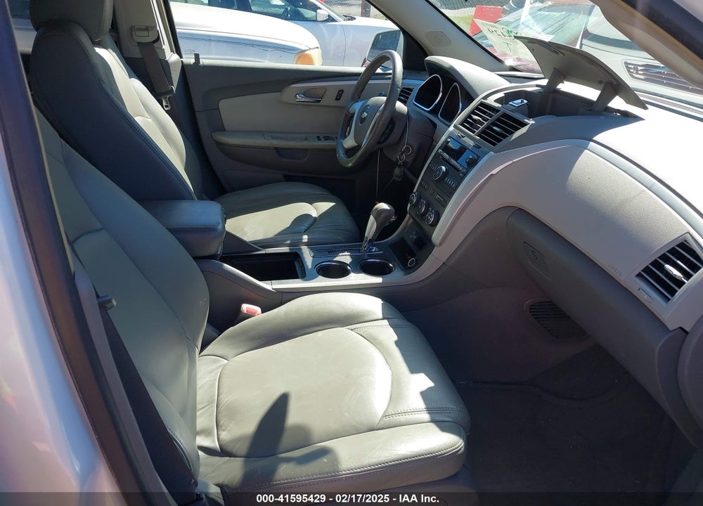 2009 CHEVROLET TRAVERSE LT VIN: 1GNEV23D49S130163