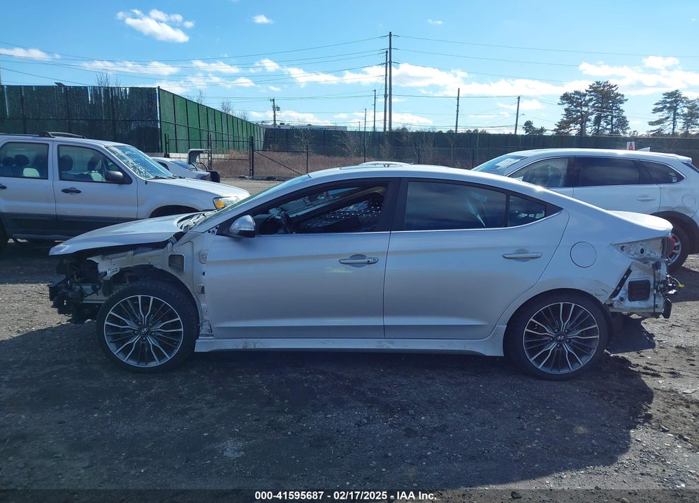 2018 HYUNDAI ELANTRA VIN: KMHD04LB2JU723537