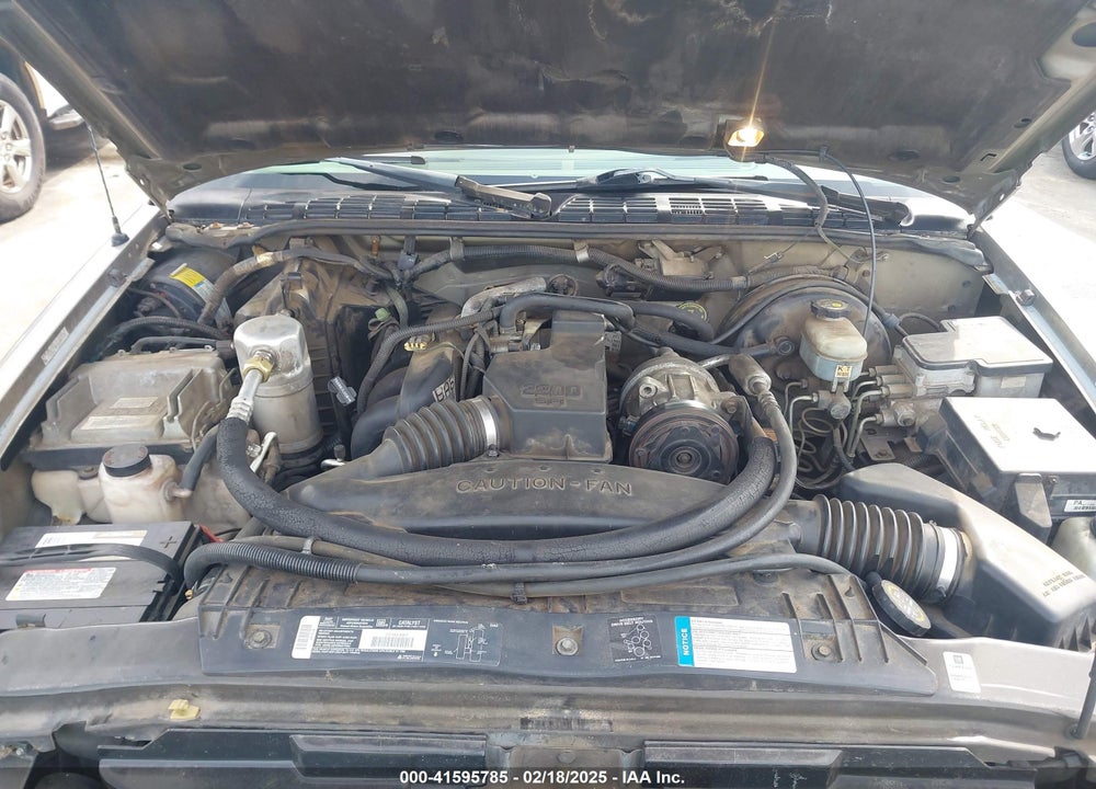 1998 CHEVROLET S-10 LS FLEETSIDE VIN: 1GCCS1940WK110207