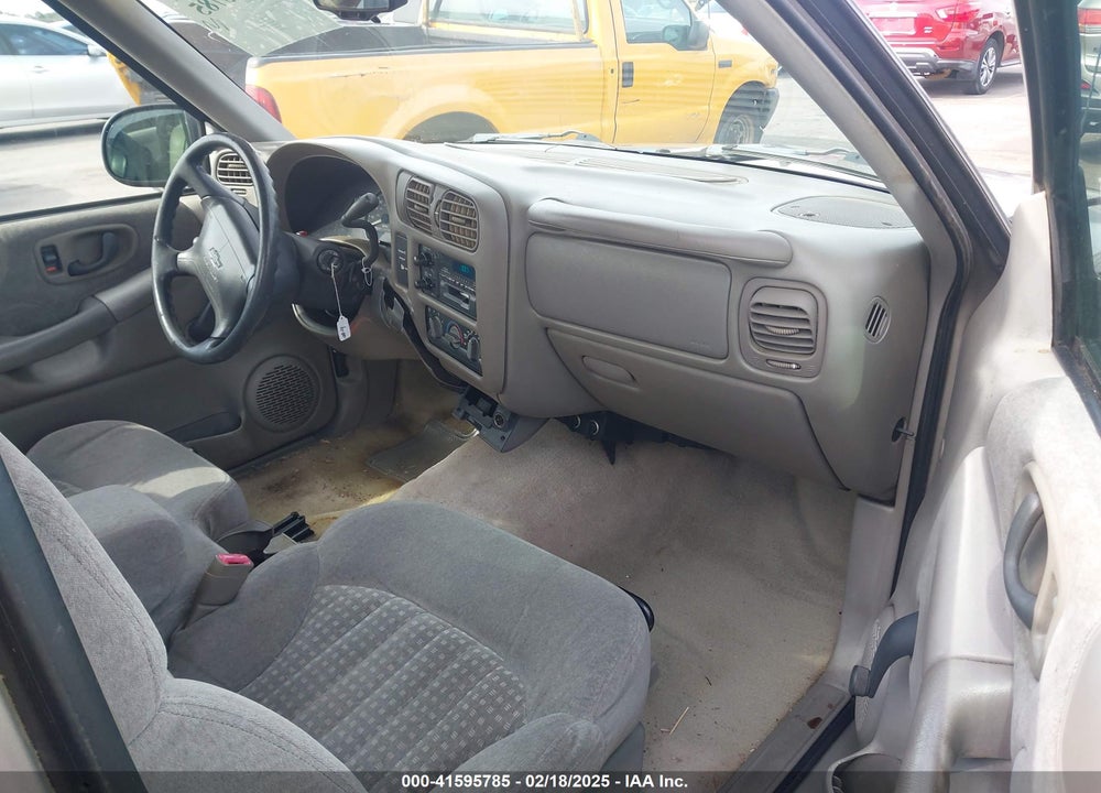 1998 CHEVROLET S-10 LS FLEETSIDE VIN: 1GCCS1940WK110207