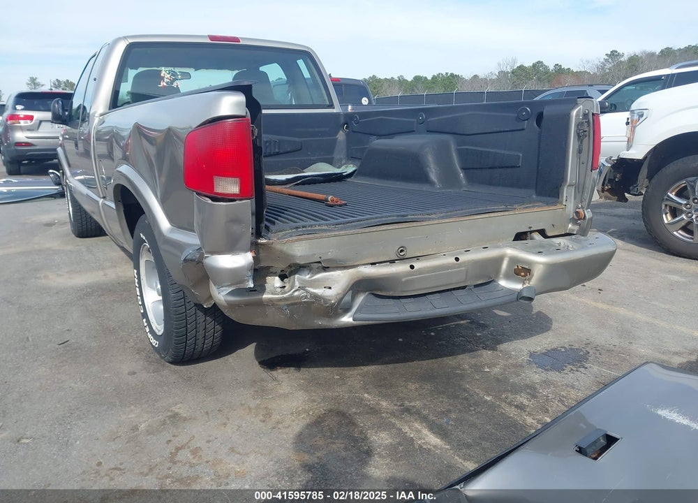 1998 CHEVROLET S-10 LS FLEETSIDE VIN: 1GCCS1940WK110207
