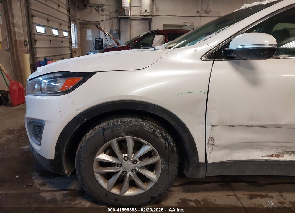 2016 KIA SORENTO 2.4L LX VIN: 5XYPG4A34GG056926