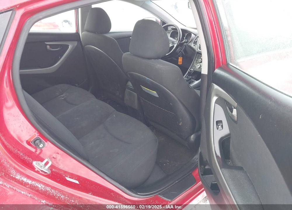 2015 HYUNDAI ELANTRA VIN: KMHDH4AE5FU392837