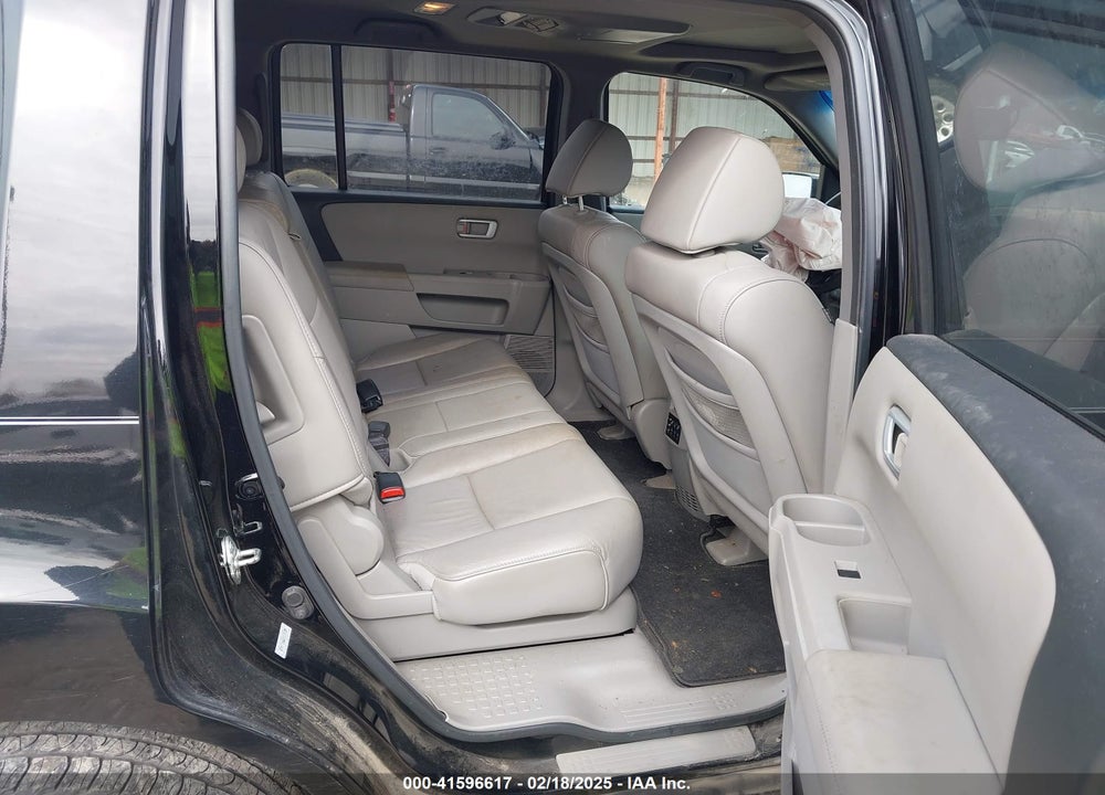 2011 HONDA PILOT EX-L VIN: 5FNYF3H6XBB030039