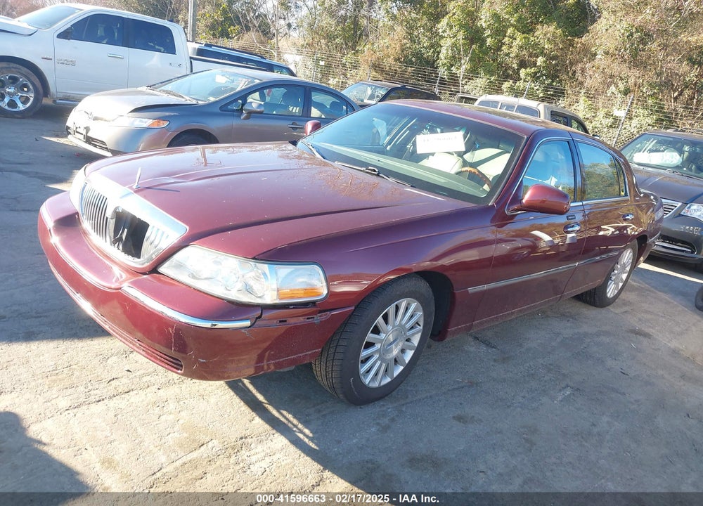 2003 LINCOLN TOWN CAR SIGNATURE VIN: 1LNHM82WX3Y623215