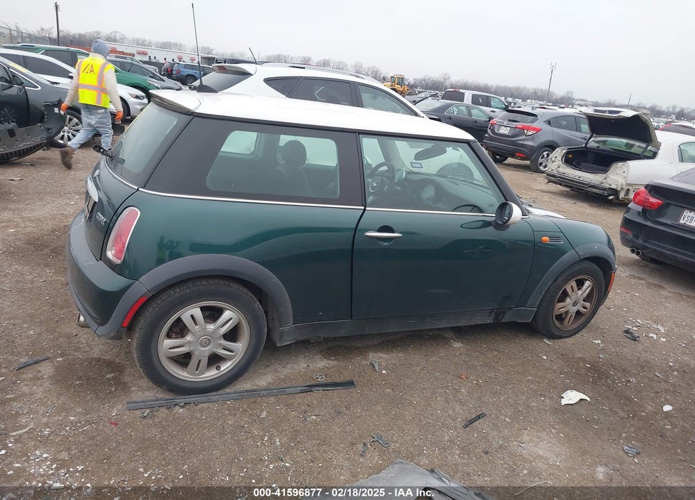 2006 MINI COOPER VIN: WMWRC33566TK72578