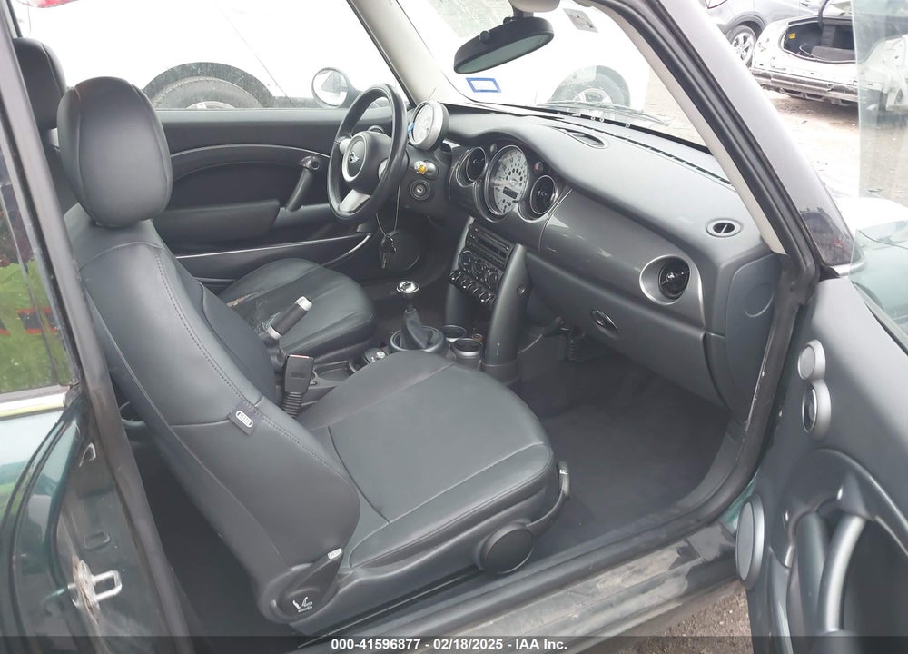 2006 MINI COOPER VIN: WMWRC33566TK72578