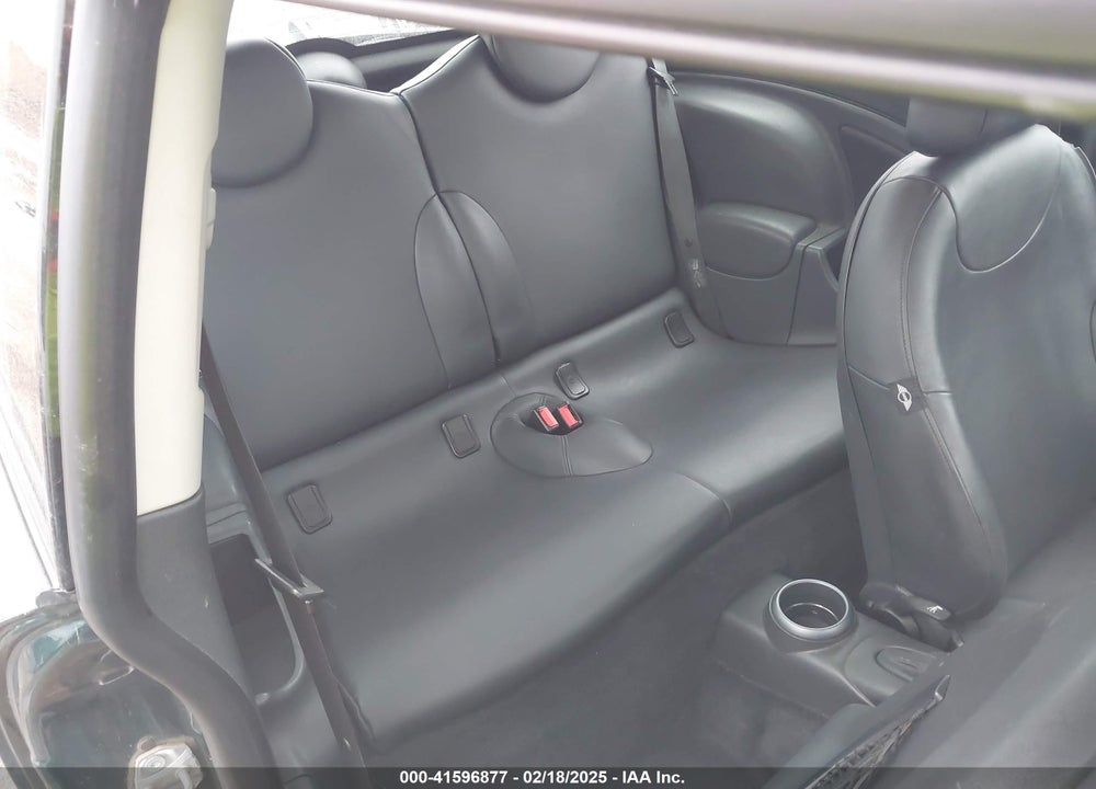 2006 MINI COOPER VIN: WMWRC33566TK72578