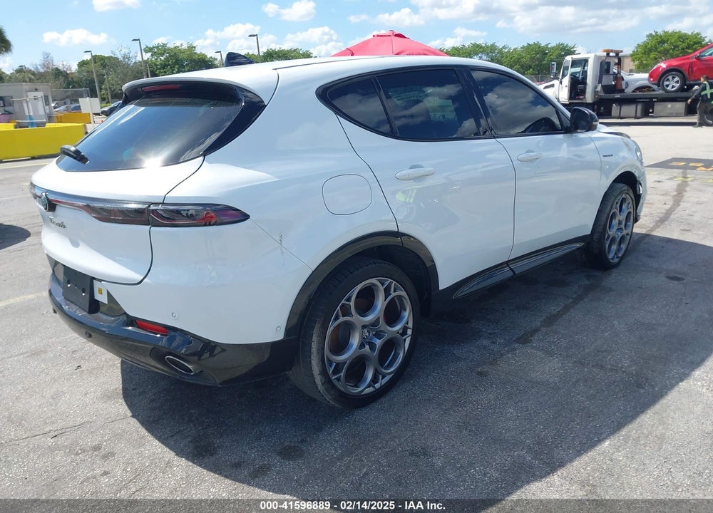 2024 ALFA ROMEO TONALE VELOCE EAWD VIN: ZASPATDW7R3051085