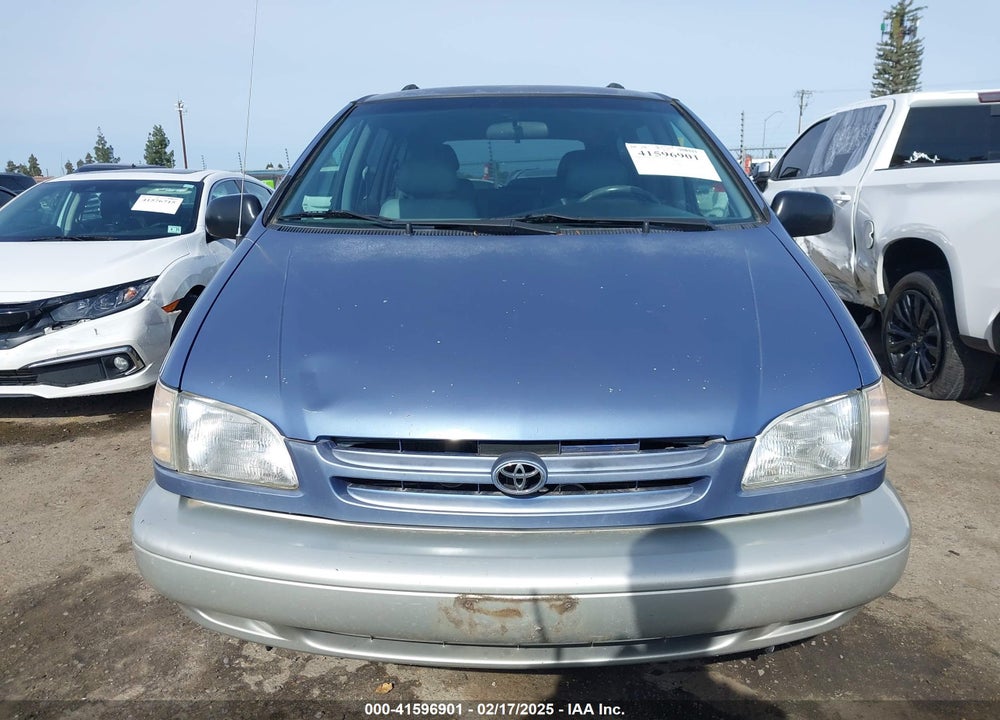 1998 TOYOTA SIENNA XLE VIN: 4T3ZF13C5WU028625