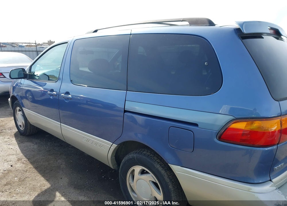 1998 TOYOTA SIENNA XLE VIN: 4T3ZF13C5WU028625