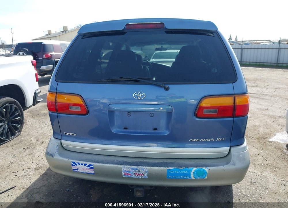 1998 TOYOTA SIENNA XLE VIN: 4T3ZF13C5WU028625