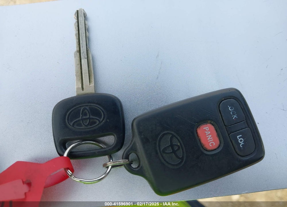 1998 TOYOTA SIENNA XLE VIN: 4T3ZF13C5WU028625