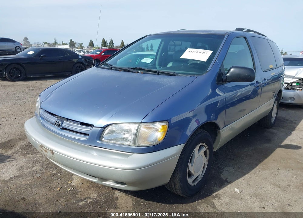 1998 TOYOTA SIENNA XLE VIN: 4T3ZF13C5WU028625